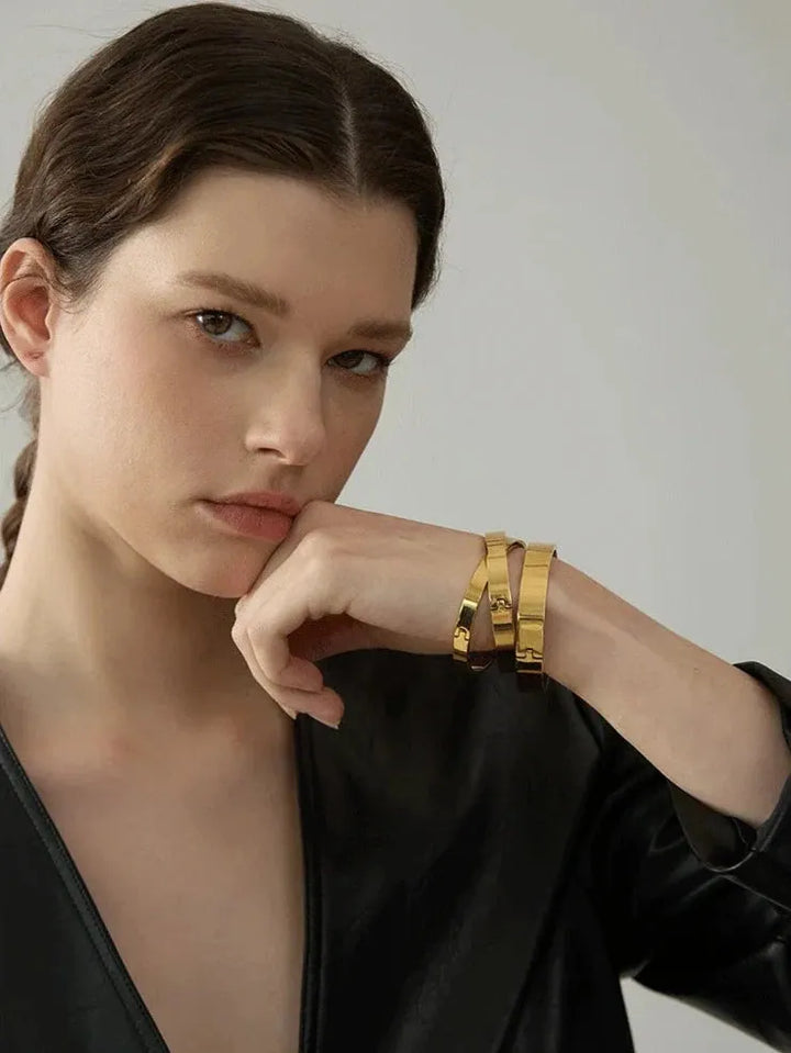 Simple wide fashion bracelet bangle